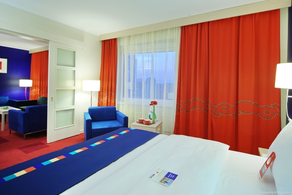 PARK INN PULKOVSKAYA ST PETE
